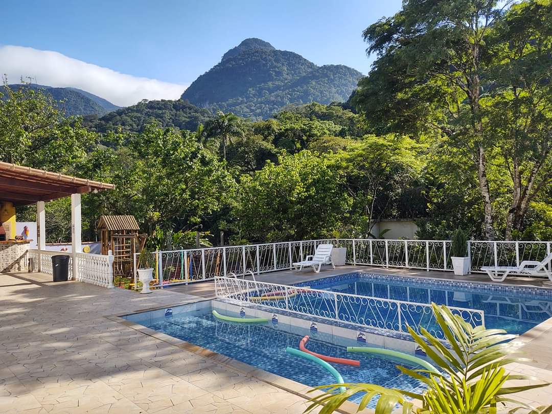 Piscina adulto com vista para as montanhas em Guapimirim